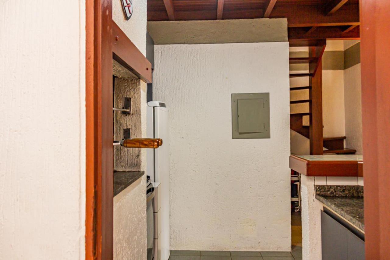Apartamento Duplex Térreo 01, Jurerê, 350m Da Praia * Florianópolis