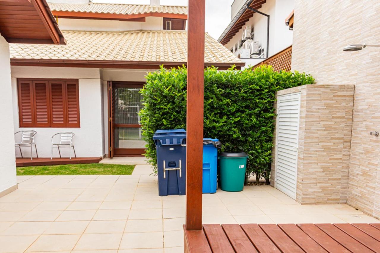 Apartamento Duplex Térreo 01, Jurerê, 350m Da Praia Apartamento